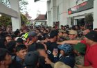 Aksi Demo Warga di Kantor DPRD Karo Berakhir Ricuh