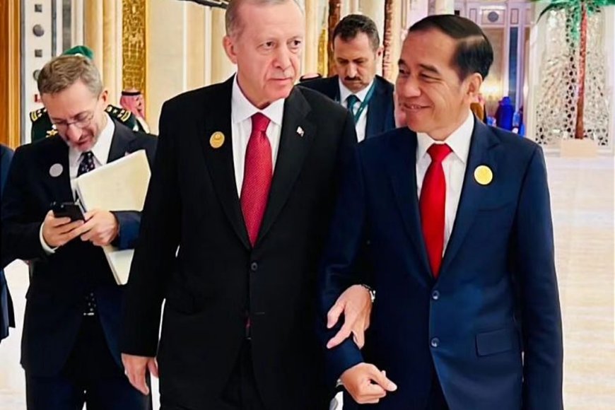 Potret Jokowi dengan Pemimpin Negara Islam, hingga Peluk Presiden Palestina