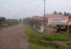 Jalan Diaspal, Warga Desa Tanjung Jati Pasang Spanduk di Pinggir Jalan, Sampaikan Pesan ke Kades dan Anggota DPRD
