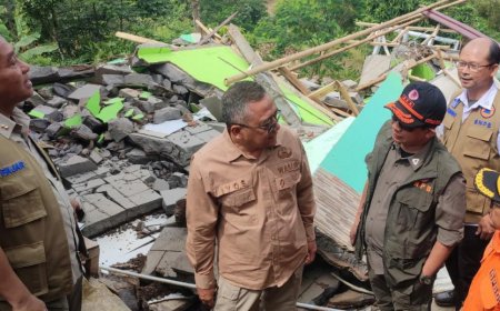 Tinjau Lokasi Terdampak Longsor di Sukabumi, Kepala BNPB: Relokasi Adalah Solusi