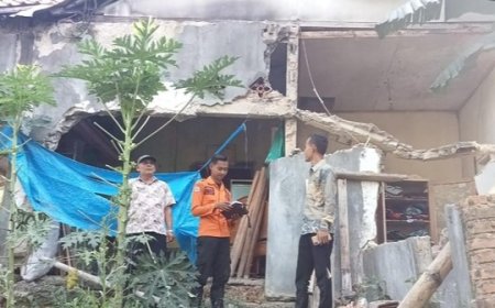 Tanah Bergeser, 2 Rumah di Bogor Rusak