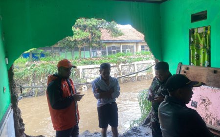 Kabupaten Bandung Diterjang Angin Kencang dan Banjir Bandang, 102 Rumah Dilaporkan Rusak