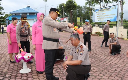 AKBP Hary Adrianto Pimpin Upacara Kenaikan Pangkat 12 personel Polres Humbahas