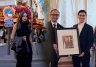 Jadi Istri Diplomat, Enzy Storia Tampil Memukau saat Berlenggak-lenggok di New York