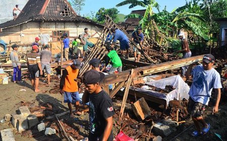 Grobogan Dilanda Angin Kencang, Ratusan Rumah dan Bangunan Tersapu