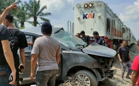Mobil di Tebing Tinggi Tertabrak Kereta Api, Pengemudinya Pelajar SMA, Satu Orang Tewas
