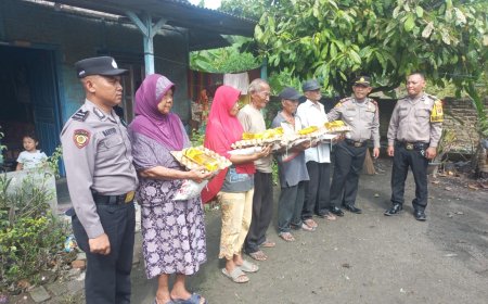 Polres Sergai dan Polsek Jajaran Berikan Bantuan Pangan Secara Door To Door ke Warga Kurang Mampu