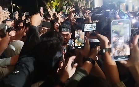 Gibran Sapa Pendukung Pakai Atribut Naruto Usai Debat