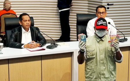 KPK Tahan Kasubag BPPD Sidoarjo, Diduga Tersangka Pemotong Uang Insentif ASN Untuk Bupati