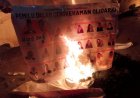 Demo di Harmoni, Mahasiswa Kumpulkan dan Bakar Spanduk Caleg