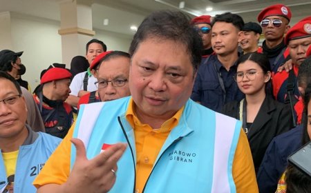 Sindir Bansos dalam Debat, Airlangga: Bansos Disalurkan Sesuai Data dari Uang Rakyat