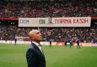Penghormatan Fan Ajax untuk Legenda Keturunan Indonesia: Om Simon, Terima Kasih !