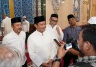 Malam Pertama Tarawih, Pj Gubernur Sumut Salat di Masjid Agung Medan Bersama Ratusan Masyarakat