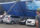 Angin Kencang di Kota Malang Robohkan Tenda Pasar Takjil Timpa Mobil