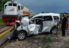 Mobil Rombongan Pengajian Tertabrak Kereta Api di Deli Serdang, 4 Orang Tewas