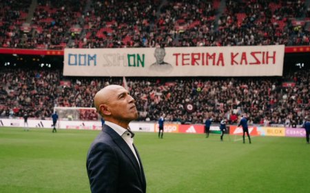 Penghormatan Fan Ajax untuk Legenda Keturunan Indonesia: Om Simon, Terima Kasih !
