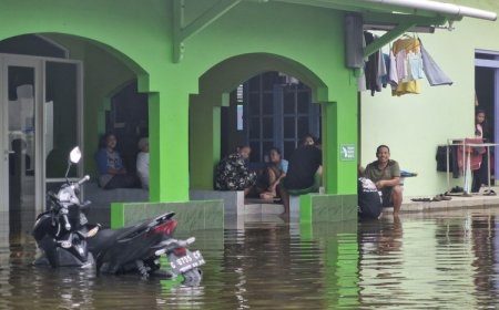 Banjir di Genuksari Kota Semarang Masih Satu Meter, Warga Tetap Enggan Mengungsi
