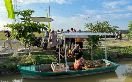 Kedai Takjil Terapung di Kota Binjai, Sajikan Kue-kue Tradisional Sambil Nikmati Suasana Persawahan