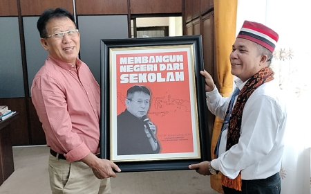 Sosok Prof. Dr. Syawal Gultom Tokoh Pendidikan, Terima Penghargaan dari Lembaga Konsultasi Pendidikan Citra Sumut