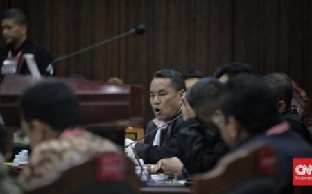 Bansos Disebut Pencurian, Hotman: Pak Romo Tahu kah Kalau Bansos Ada Data DTKS & P3KE?