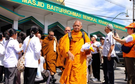 Ketua MUI Kritik 44 Biksu Thudong Singgah & Dijamu di Masjid