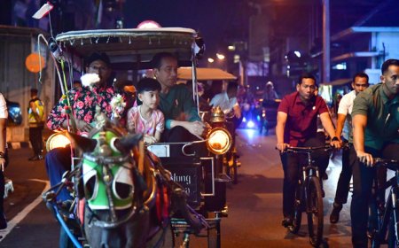 Tak Diundang Rakernas PDIP, Jokowi Keliling Malioboro Naik Andong Bersama Cucu