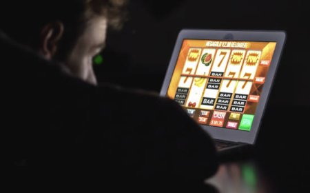 Judi Online Marak, Pengamat Medsos: Semangat Menkominfo dan Google Ingin Lindungi Masyarakat