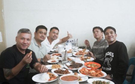 Bobby Nasution Traktir Makan Malam The Dudas-1 di Wajir Seafood Medan, Warga Ikut Senang