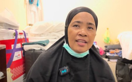 Kisah Juswati Daud, Cium Hajar Aswad Dibantu 2 Pria 'Malaikat'