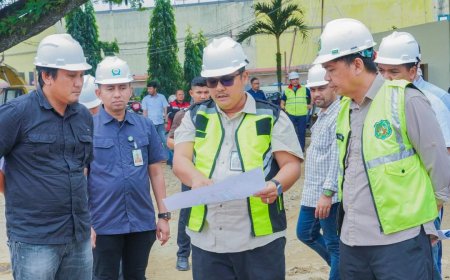 Ada Persinggungan, Pj Sekda yang juga Kadis SDABMBK Turun Langsung Tinjau Revitalisasi Stadion Teladan