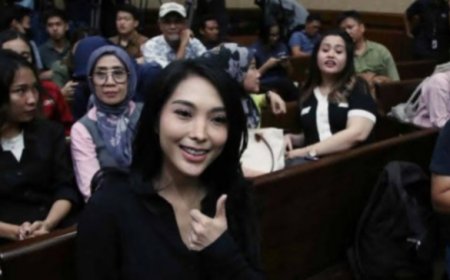 Biduan Nayunda Mengaku Terima Tas Balenciaga dan Kalung Emas dari SYL