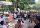 Kades di Langkat Diduga Selingkuh tak Kunjung Dicopot, Ratusan Warga Geruduk Kantor Bupati dan DPRD