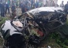 Kereta Api Tabrak Minibus, Tiga Petugas Disdukcapil Asahan Luka-luka-Mobil Ringsek