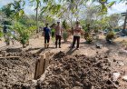 Makam Perempuan Dibongkar OTK, Dua Tali Pocong Hilang