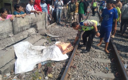 Kereta Api Tabrak Truk dan Sepeda Motor di Titi Papan, 1 Orang Tewas