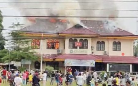 Api Membara di Lantai Dua Kantor Camat Medan Area
