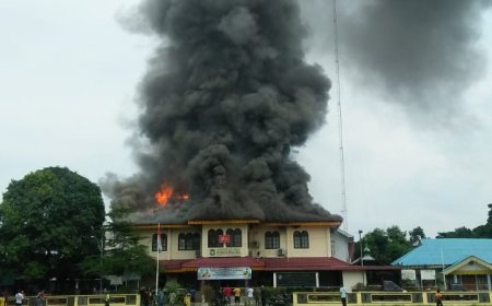 60 Persen Lantai Dua Kantor Camat Medan Area Ludes Terbakar