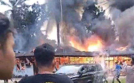Kantor KPU Labura Ludes Terbakar, Api Cepat Menjalar ke Semua Sisi Bangunan