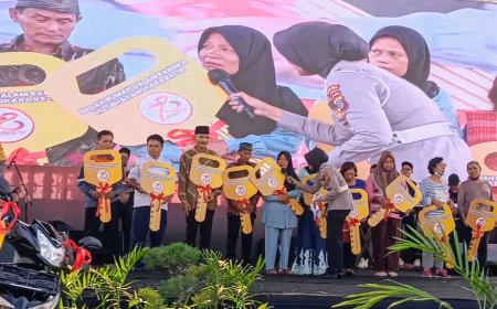 Tangis Haru Warga di Sumut Usai Rumahnya Dibedah Polisi saat HUT Ke-78 Bhayangkara
