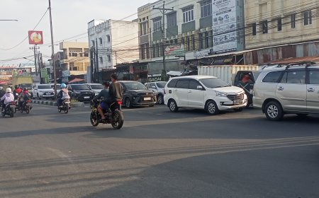 Simpang Tuasan Macet Parah, Banyak Pengendara tak Patuh Lajur Lalu Lintas