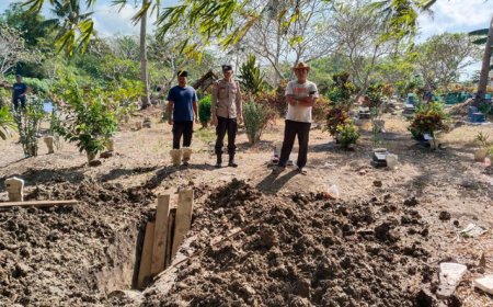 Makam Perempuan Dibongkar OTK, Dua Tali Pocong Hilang
