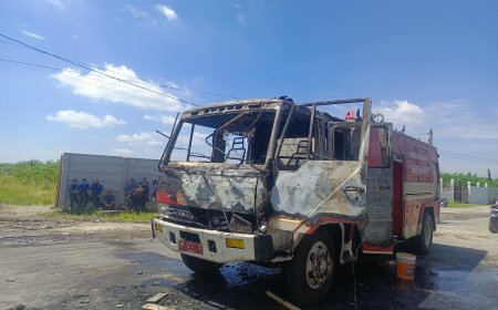 Penertiban Bangunan Gudang di Jalan H Anif Sampali Ricuh, Mobil Damkar Dibakar Massa