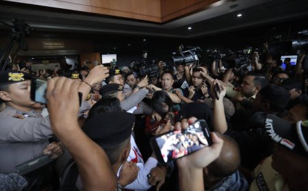 Sidang SYL Ricuh, Pagar Pembatas Roboh, Kamera Wartawan