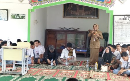 El Ritonga Beri Motivasi Kepada Murid Baru dan Guru di MPLS SMA Negeri 3 Panyabungan