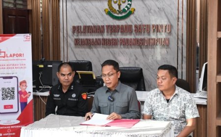 Kajari Padangsidimpuan Lambok MJ Sidabutar memberikan keterangan kepada wartawan. (Foto: istimewa)