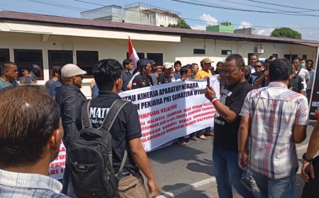 Pengunjuk Rasa Dukung Kajari Tangkap dan Adili Aktor Intelektual Koruptor di Kota Padangsidimpuan