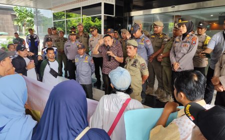 Tolak Kenaikan Tarif Retribusi, Puluhan Pedagang Pasar Tavip Geruduk Kantor DPRD Binjai