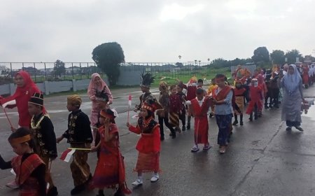 HUT Ke-79 Kemerdekaan RI, SD Negeri 106162 Gelar Pawai Bersama