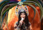 Cher dalam Proses Negosiasi Tampil di Glastonbury 2025