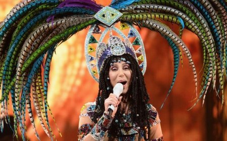 Cher dalam Proses Negosiasi Tampil di Glastonbury 2025